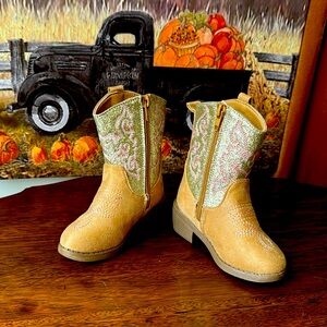 NWOT 5t cowgirl boots
